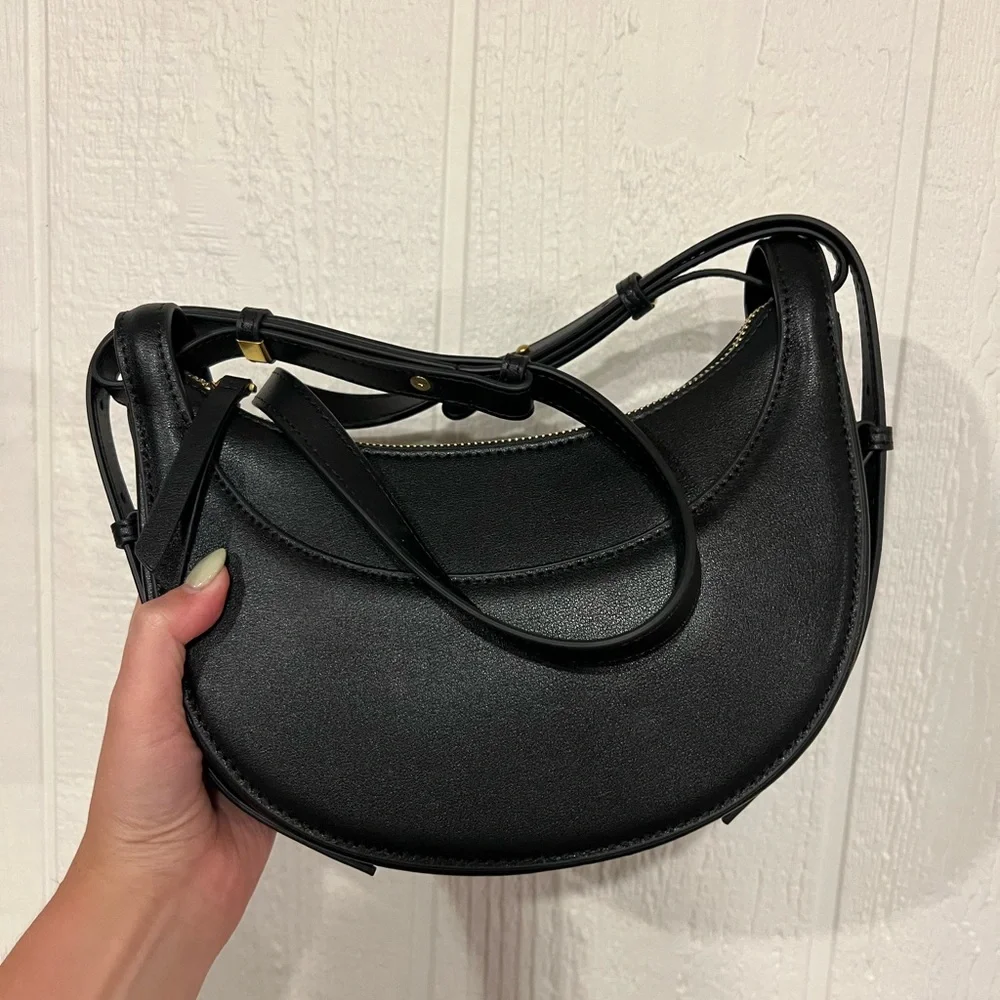Elegant Black Shoulder Bag - Picture 2 of 7